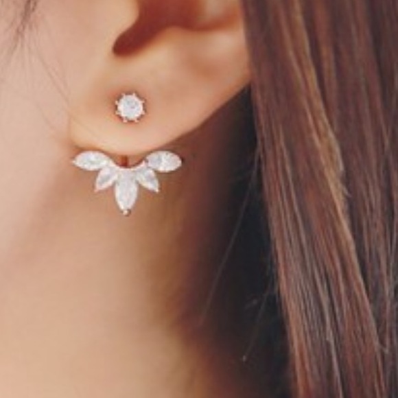 New Leaf Gold or Silver Studs - Picture 2 of 5